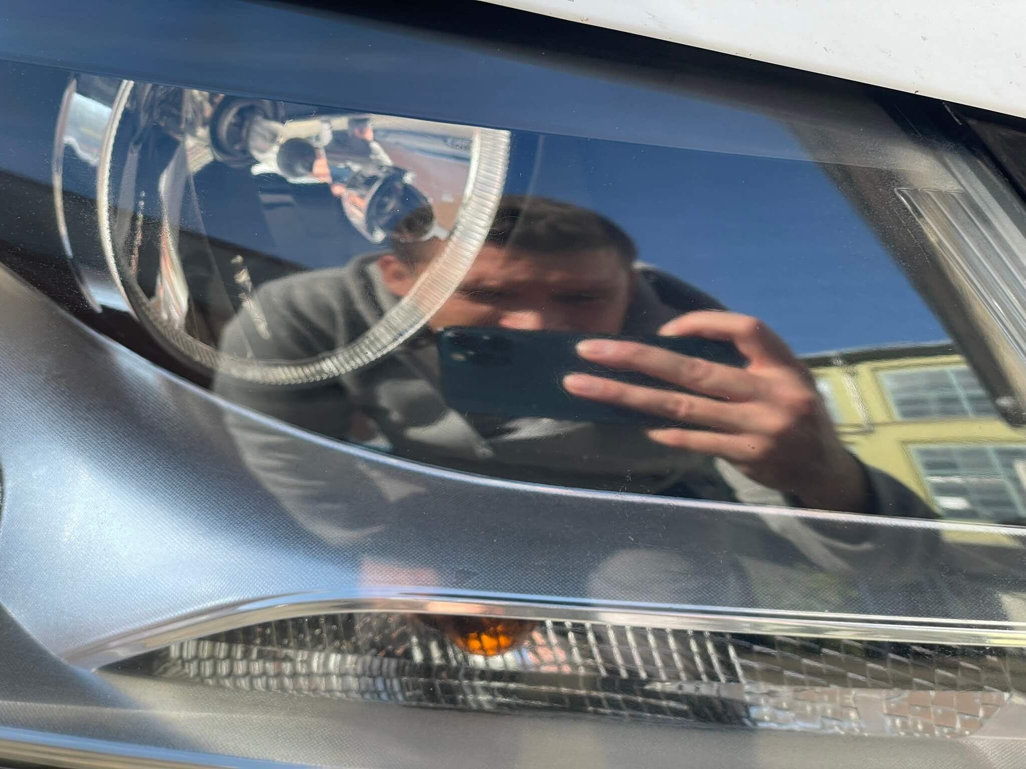 Fényszóró polírozás egy Volkswagen Passat B7-en